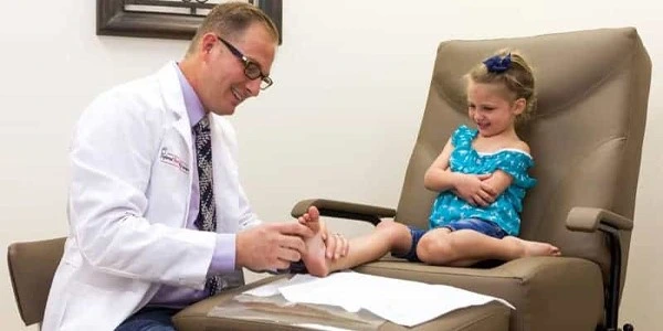 best-doctor-treat-childrens-flat-feet